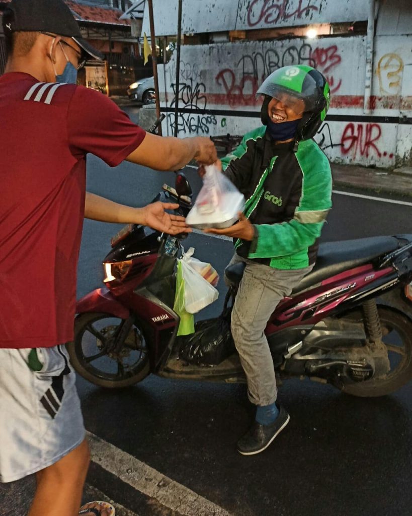 Baksos Ramadhan 2020 HELPING PEDULI SOSIAL bekerjasama dengan Warteg SH Anggrek