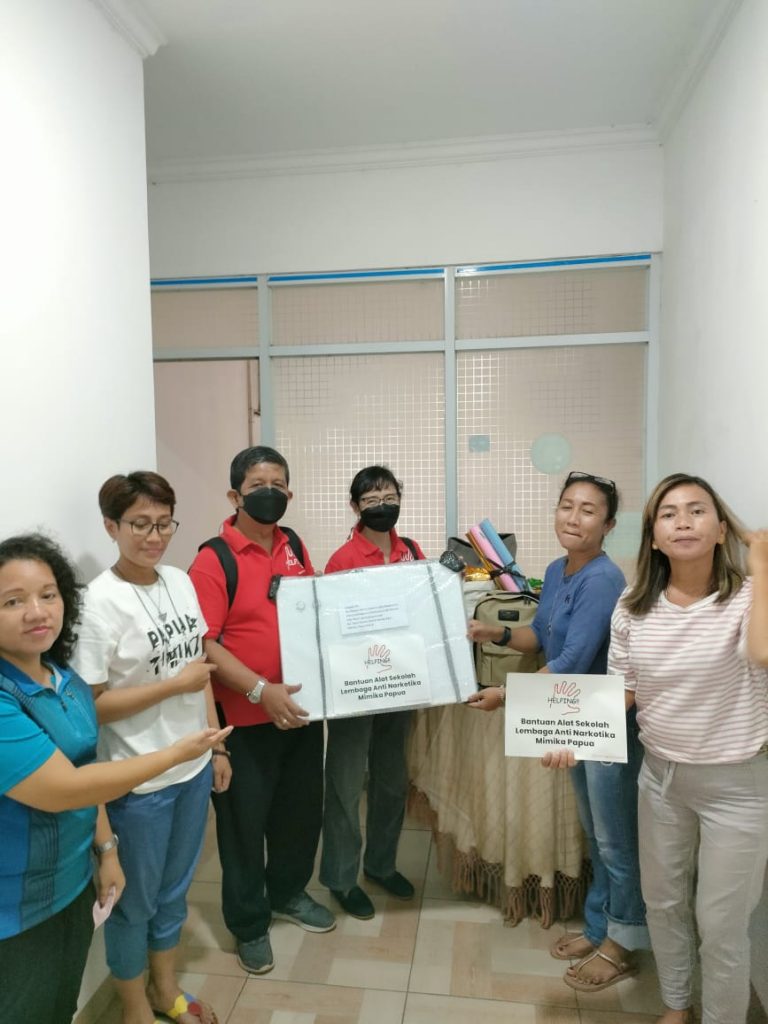 Bantuan Alat Sekolah (Tahap II) dari HELPING Peduli Sosial kepada LAN Mimika