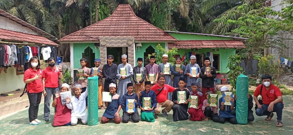HELPING Peduli Sosial berbagi Al Qur’an