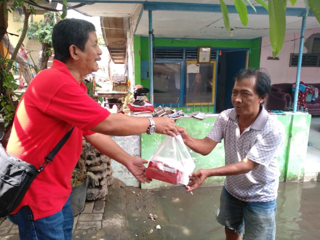 Helping Melakukan Aksi Peduli Korban Banjir