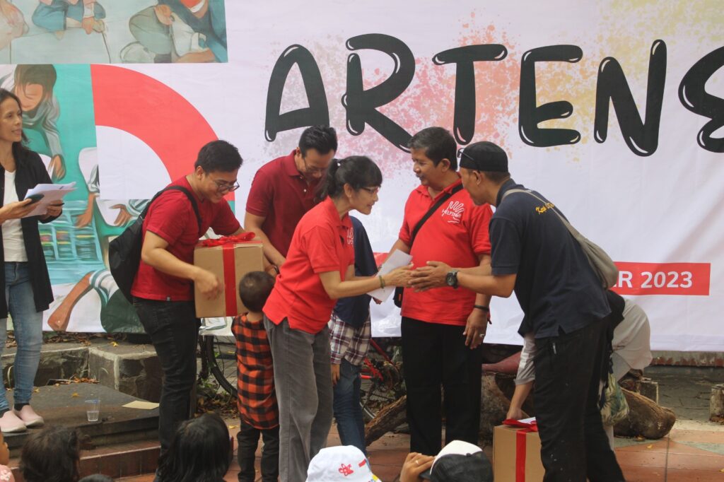 Kolaborasi HELPING PEDULI SOSIAL dengan YTT untuk Anak-anak yang hidup dengan HIV
